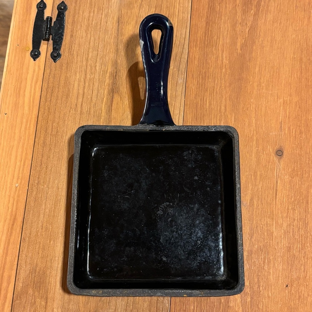 Old Mountain Souvenir Square Cast Iron Skillet with Handle